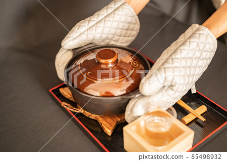 一人一鍋熱菜和清酒 85498932