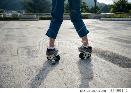 Freeline skateboarder legs skateboarding at city Freeline skateboarder legs skateboarding at city 85499141