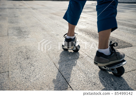Freeline skateboarder legs skateboarding at city Freeline skateboarder legs skateboarding at city 85499142