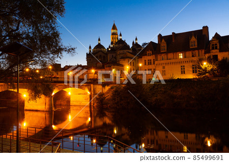 Perigueux city and Isle river at night 85499691