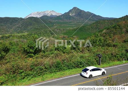 View of the south wall of Hiruzen from the Hiruzen Oyama skyline 85501144