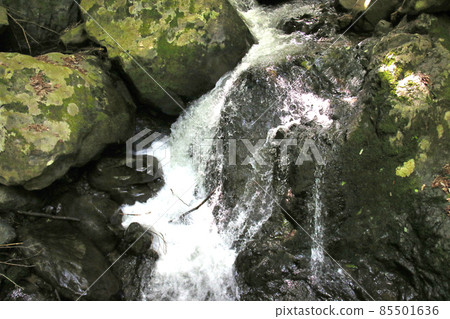 位於兵庫縣矢部市大谷町的日本百佳瀑布之一的天瀑。 85501636