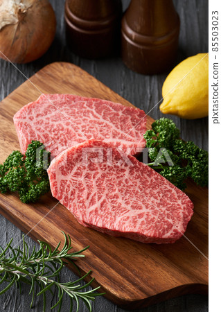 Domestic Wagyu beef thick-sliced thigh meat (Shinshin) Domestic Wagyu beef thick-sliced thigh meat (Shinshin) 85503023
