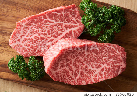 Domestic Wagyu beef thick-sliced thigh meat (Shinshin) Domestic Wagyu beef thick-sliced thigh meat (Shinshin) 85503029