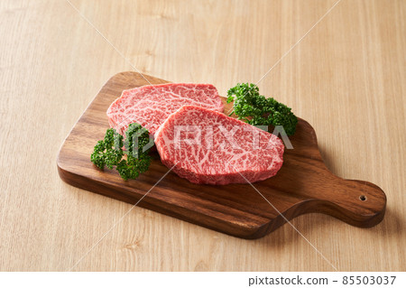 Domestic Wagyu beef thick-sliced thigh meat (Shinshin) 85503037