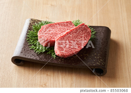 Domestic Wagyu beef thick-sliced thigh meat (Shinshin) 85503068