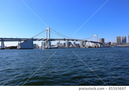 Tokyo's iconic Rainbow bridge crossing Tokyo Bay from Shibaura to Odaiba 85503697