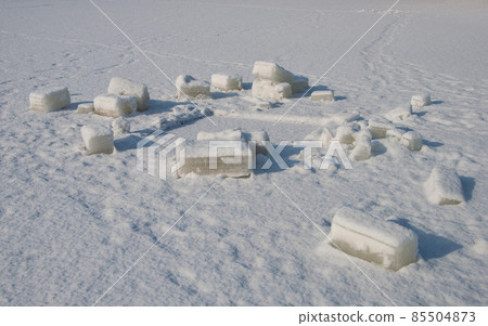 Ice pieces on frozen lake 85504873