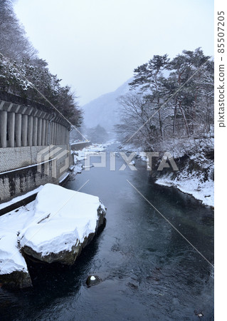 Shiobara Onsen and Hoki River where it snows in winter Shiobara Onsen and Hoki River where it snows in winter 85507205