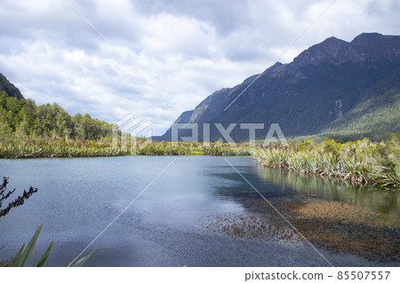 New Zealand South Island Mirror Lakes 85507557
