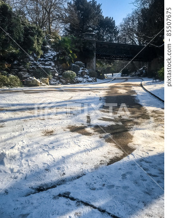 Buttes-Chaumont Park under the snow in winter, Paris Buttes-Chaumont Park under the snow in winter, Paris 85507675