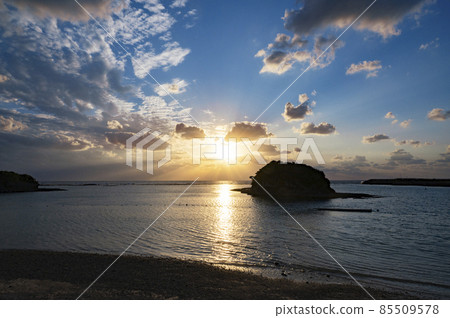 沖繩嘉手納海濱海灘 85509578