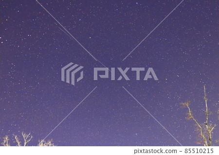 One of the three major meteor showers, the shooting stars of the Quadrantids meteor shower 85510215