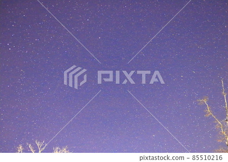 One of the three major meteor showers, the shooting stars of the Quadrantids meteor shower 85510216