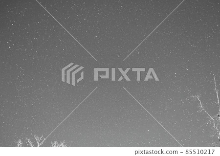 One of the three major meteor showers, the shooting stars of the Quadrantids meteor shower 85510217