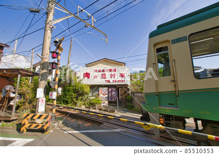 [鎌倉市]稻村崎站附近江之電鐵路道口 85510353