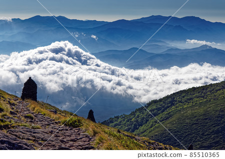 從八嶽山脈和伊之岳看的雲海和奧知武群山 85510365
