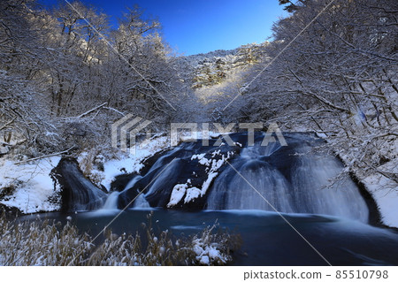 岩手縣花卷市冬季鐮淵瀑布 85510798