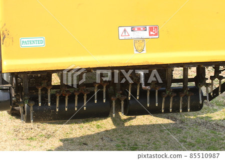 在果嶺上打洞的機器 85510987