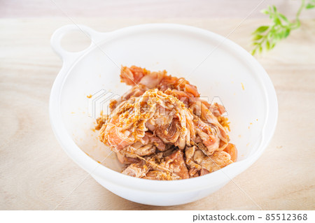 Pre-cooked seasoned pork 85512368