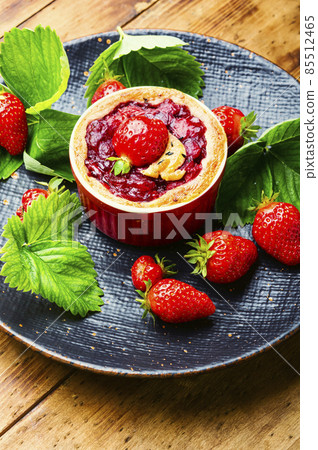 Summer tartlets with strawberries 85512465