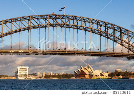 Sydney Harbor Bridge, the iconic presence of Sydney, Australia's most beautiful and fascinating port city in the world Sydney Harbor Bridge, the iconic presence of Sydney, Australia's most beautiful and fascinating port city in the world 85513611