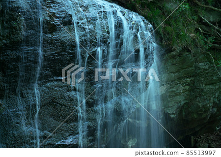 Water flowing down Iwai Water Falls seen from the side 2 Kagamino Town, Tomata District, Okayama Prefecture Water flowing down Iwai Water Falls seen from the side 2 Kagamino Town, Tomata District, Okayama Prefecture 85513997