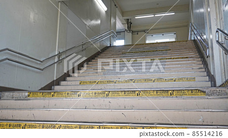 鐵路照片<01>(安裝在富士市吉原站的連接通道的樓梯) 鐵路照片<01>(安裝在富士市吉原站的連接通道的樓梯) 85514216
