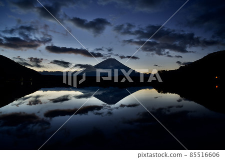 Blue hour: Mt. Fuji Blue hour: Mt. Fuji 85516606