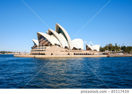 The world's most beautiful natural port, Sydney Harbor, and Australia's iconic World Heritage Opera House 85517439