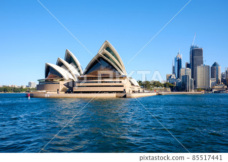 The world's most beautiful natural port, Sydney Harbor, and Australia's iconic World Heritage Opera House 85517441