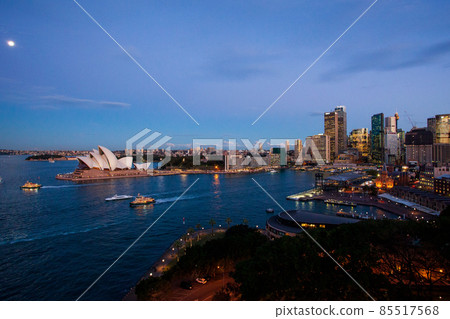 Australia's iconic World Heritage Opera House in the night view of Sydney Harbor, the most beautiful in the world Australia's iconic World Heritage Opera House in the night view of Sydney Harbor, the most beautiful in the world 85517568