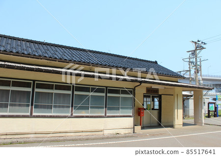 Hokuriku Main Line Oyashirazu Station (1) 85517641