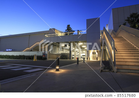 Stairs from the parking lot of Haneda Innovation City to the 2nd floor corridor Evening view 85517680