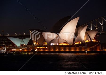 Australia's iconic World Heritage Opera House in the night view of Sydney Harbor, the most beautiful in the world Australia's iconic World Heritage Opera House in the night view of Sydney Harbor, the most beautiful in the world 85517690