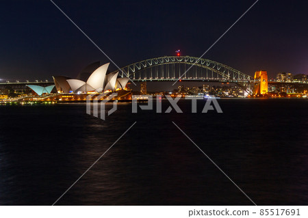 Australia's iconic World Heritage Opera House in the night view of Sydney Harbor, the most beautiful in the world Australia's iconic World Heritage Opera House in the night view of Sydney Harbor, the most beautiful in the world 85517691