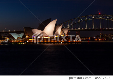 Australia's iconic World Heritage Opera House in the night view of Sydney Harbor, the most beautiful in the world 85517692