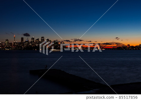 Australia's iconic World Heritage Opera House in the night view of Sydney Harbor, the most beautiful in the world 85517856