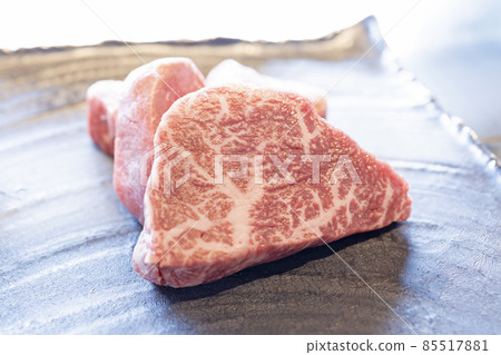 Delicious Japanese black beef thigh meat, raw meat for steak 85517881