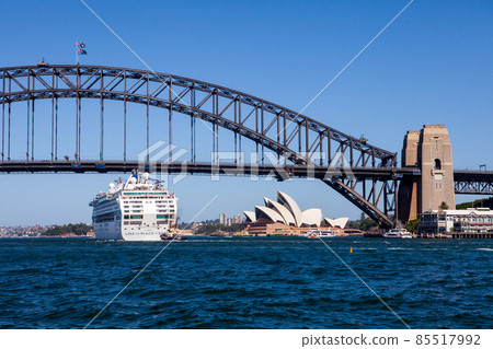 World Heritage Opera House, Harbor Bridge, Luxury Liner in the World's Most Beautiful Sydney Harbor World Heritage Opera House, Harbor Bridge, Luxury Liner in the World's Most Beautiful Sydney Harbor 85517992