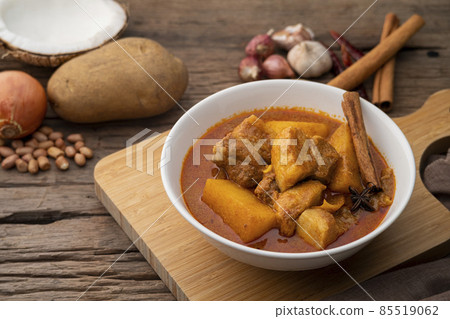 Massaman Curry with pork meat in white bowl Massaman Curry with pork meat in white bowl 85519062