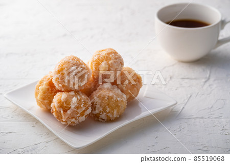 Kanom Kai Hong, a kind of Thai dessert made from rice flour Stuffed with Mung Bean and coated with sugar Kanom Kai Hong, a kind of Thai dessert made from rice flour Stuffed with Mung Bean and coated with sugar 85519068