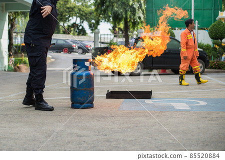 Firefighters are teaching how to extinguish a gas cylinder burning Firefighters are teaching how to extinguish a gas cylinder burning 85520884