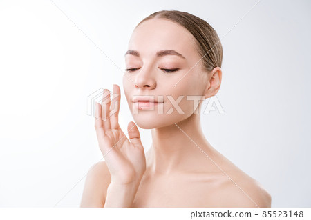 Close up beauty portrait of smiling beautiful half naked woman applying face Close up beauty portrait of smiling beautiful half naked woman applying face 85523148