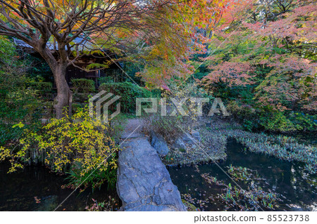 A temple A temple 85523738