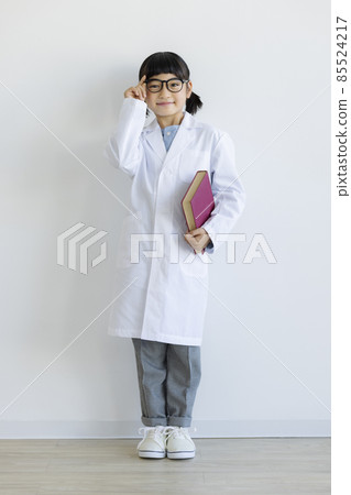 Girl in a white coat 85524217