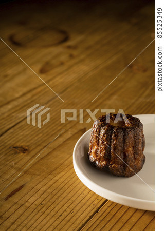 Canelé that looks delicious 85525349