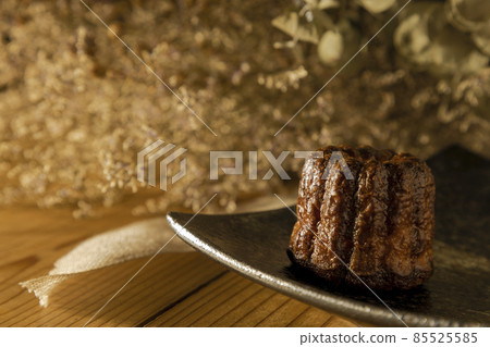Canelé that looks delicious Canelé that looks delicious 85525585
