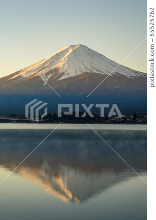 Upside down view of dawn from Mt. Fuji and Lake Kawaguchi Upside down view of dawn from Mt. Fuji and Lake Kawaguchi 85525762