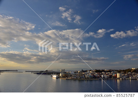 從城島橋眺望三崎漁港 從城島橋眺望三崎漁港 85525787